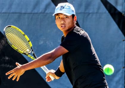 Fnu Nidunjianzan no tenía canchas en Lasha: su padre le construyó una para empezar a pegarle a la pelota