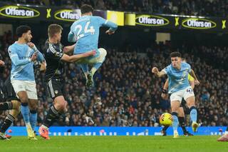 Foden salva al Man City con gol postrero en victoria 3-2 sobre Leeds en la Liga Premier