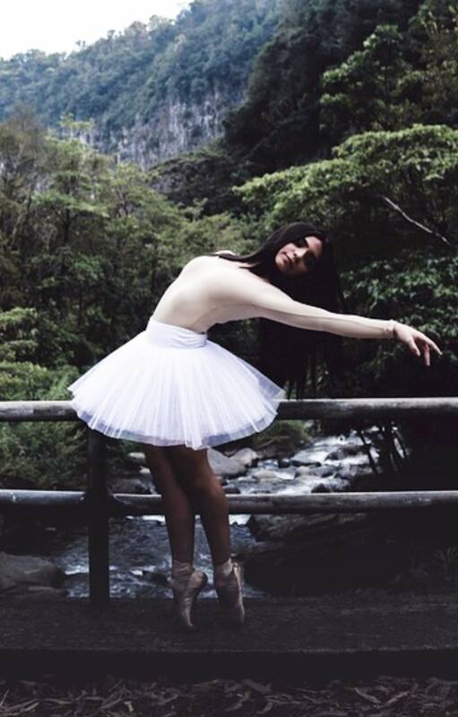 Folclorista de pueblo enamorado de una bailarina clásica citadina: ¿Podría acercase?