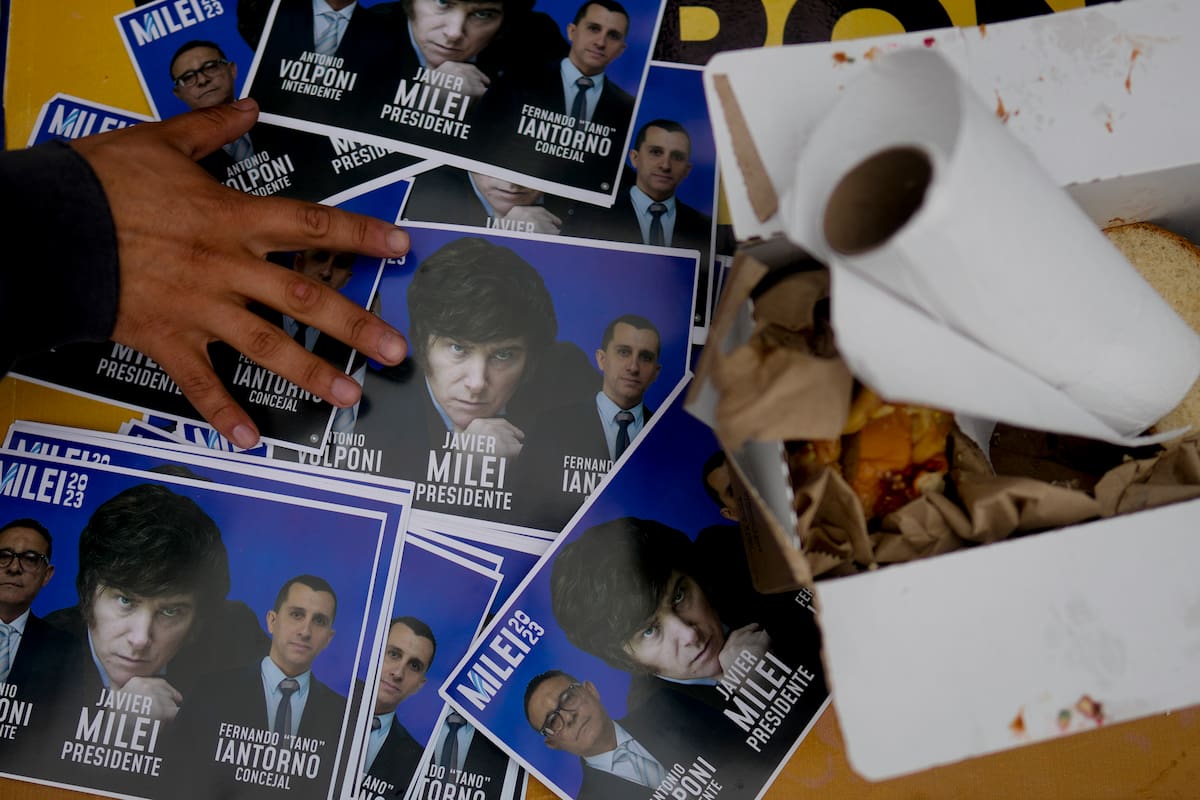 Folletos de campaña de Javier Milei