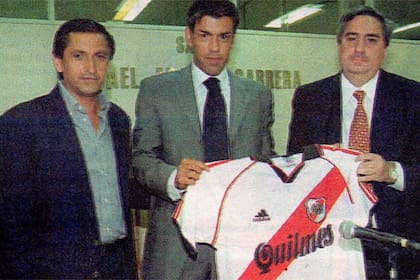 Fonseca, en el medio, junto a Ramón Díaz y Aguilar, presidente en aquel entonces