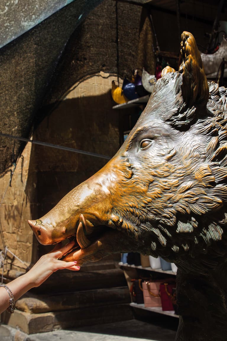 Fontana del Porcellino: tocarle el hocico trae suerte.