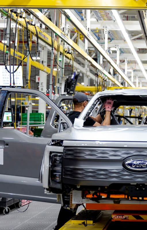Ford desacelera su producción de autos eléctricos a favor de los híbridos