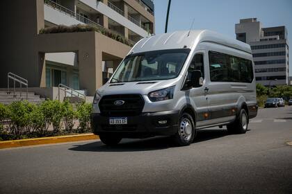 Ford está retirando del mercado 1,902 vehículos Transit de los años 2023-2024 por problemas en la asistencia de dirección (Archivo)