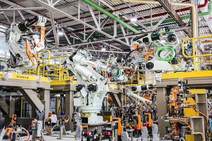 Ford instalará en Pacheco 338 robots nuevos de soldadura y manipulación