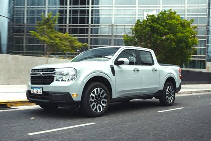 Ford Maverick híbrida, la única pickup compacta electrificada en venta hoy en la Argentina