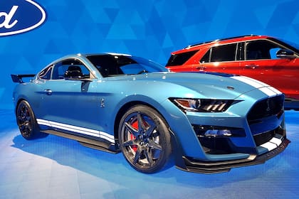 Ford Mustang GT500 Shelby. Con más de 700 HP, la versión más potente en la historia del Pony Car del óvalo