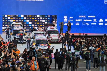Ford Perfomance presentó sus tres vehículos Puma Rally1: dos híbridos y uno no híbrido, del equipo M-Sport Ford World Rally Team para la competencia que se desarrolló entre el 27 y 29 de septiembre en Chile