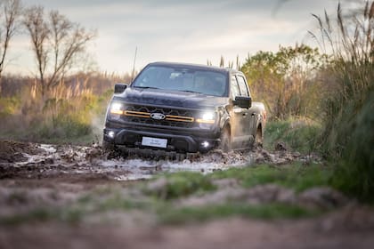 Ford presentó nuevas versiones híbridas y off-road para su pick up F-150