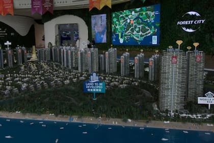 La sala de ventas de Forest City cuenta con un gigantesco diorama del complejo en miniatura.