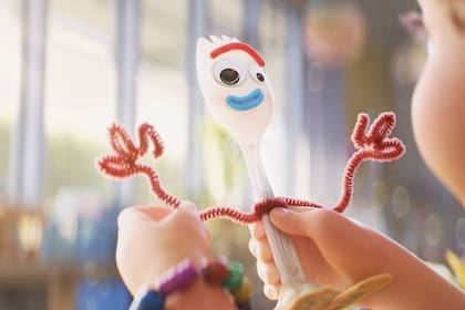 Forky: no es un tenedor, no es una cuchara y mucho menos se cree un juguete