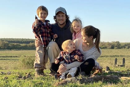Forlán, en familia, con su mujer y sus hijos, en una nueva etapa de su vida