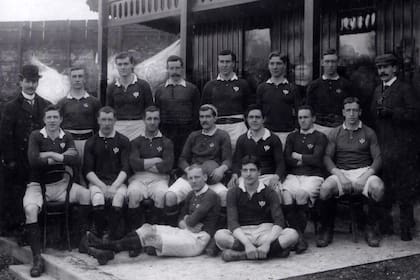 Formación de Escocia en un partido frente a Irlanda, en el año 1900, con John Argentine Campbell en la formación