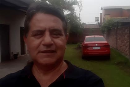 El médico Héctor López Cano pasó semanas en aislamiento, pese a dar negativo en cinco hisopados; denunció un encierro arbitrario y abusivo e inició una huelga de hambre; tras regresar a su domicilio, fue allanado por la policía de Formosa