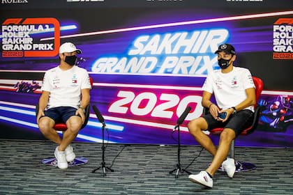 Valtteri Bottas y George Russell, compañeros ocasionales en Mercedes, largarán primero y segundo en el Gran Premio de Sakhir.