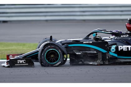 La dramática última vuelta en el Gran Premio de Gran Bretaña 2020, un triunfo épico de Lewis Hamilton: el piloto británico desanduvo los 5891 metros en tres ruedas, tras el pinchazo del neumático delantero izquierdo