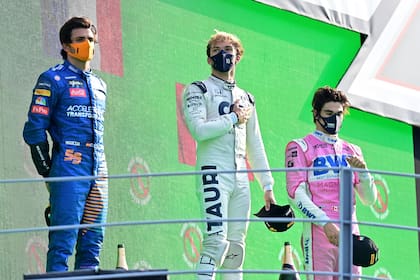 El podio, con Carlos Sainz y Checo Pérez