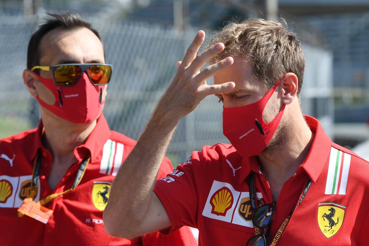 Fórmula Uno F1 - Gran Premio de Italia - Autodromo Nazionale Monza, Monza, Italia - 3 de septiembre de 2020 Sebastian Vettel de Ferrari camina por la pista antes del gran premio de Italia