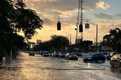 Fort Lauderdale vive una jornada histórica de lluvias que causa estragos en los servicios de la ciudad