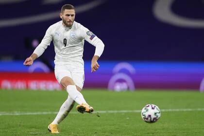 Fortuna Düsseldorf, de la segunda división alemana de fútbol, tomó una decisión polémica: desistió de incorporar al delantero israelí Shon Weissman, de Granada, tras las protestas de sus hinchas debido a diversas publicaciones