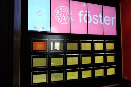 Foster trae el modelo Eatsa al país: un restaurant de comida rápida en el que el cliente hace el pedido en una pantalla y recibe el plato en un casillero