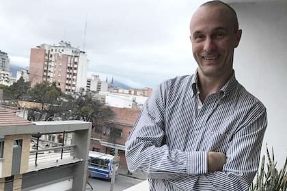 Foto: Christopher Vrooman, en su casa de Salta.