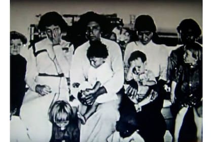 Foto de 10 de los sobrevivientes de Clipperton, tomada en el buque USS Yorktown que los rescató en 1917