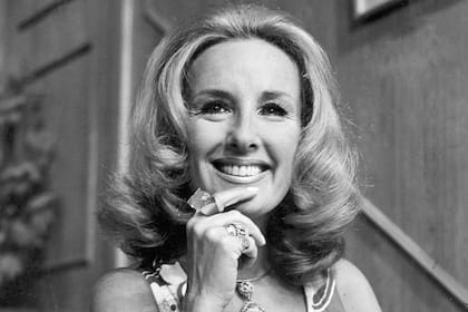 Foto de 1971 de Mirtha Legrand en aquel programa en donde la gente almuerza que ella pensó que duraría algunos días