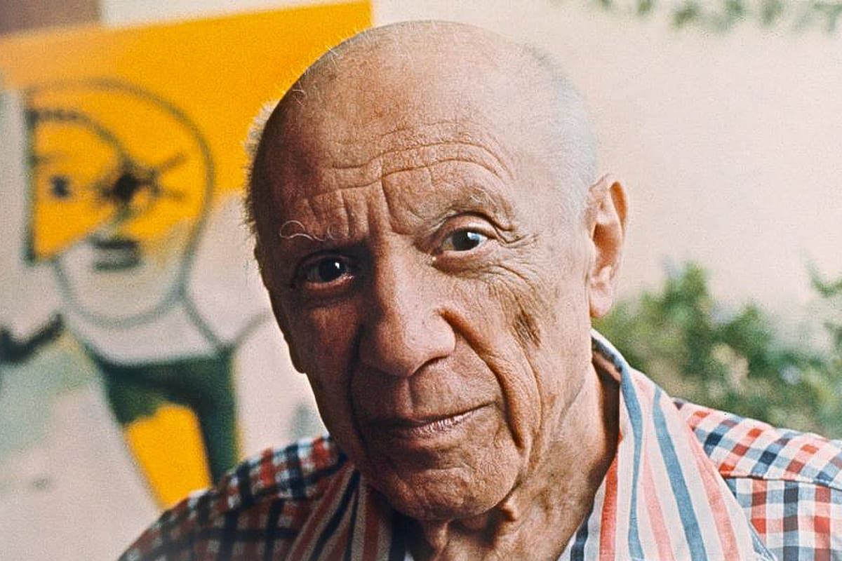Foto de archivo con fecha del 13 de octubre de 1971 muestra al pintor español Pablo Picasso en Mougins, Francia.