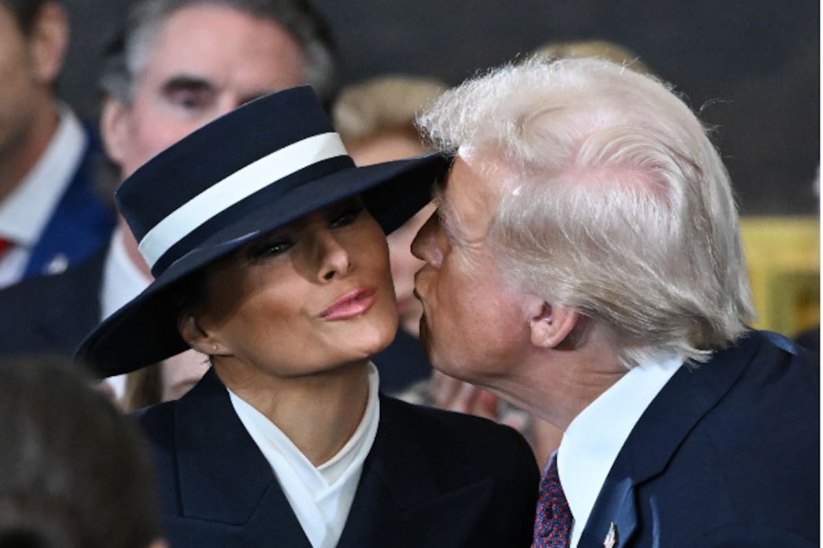 Foto de beso al aire de Donald Trump a Melania