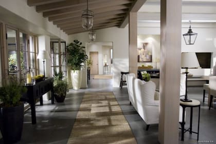 En la casa de Amanda Woods (Cameron Diaz) en EL Descanso, el estilo clásico de los grandes espacios California.
