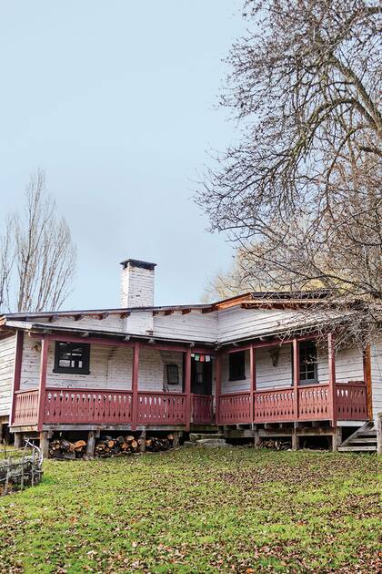 Pionera en la Patagonia. La primera casa de Epuyén, reconstruida por una pareja belga