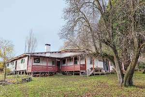 Foto de la fachada de una casa en Epuyén, provincia de Chubut.