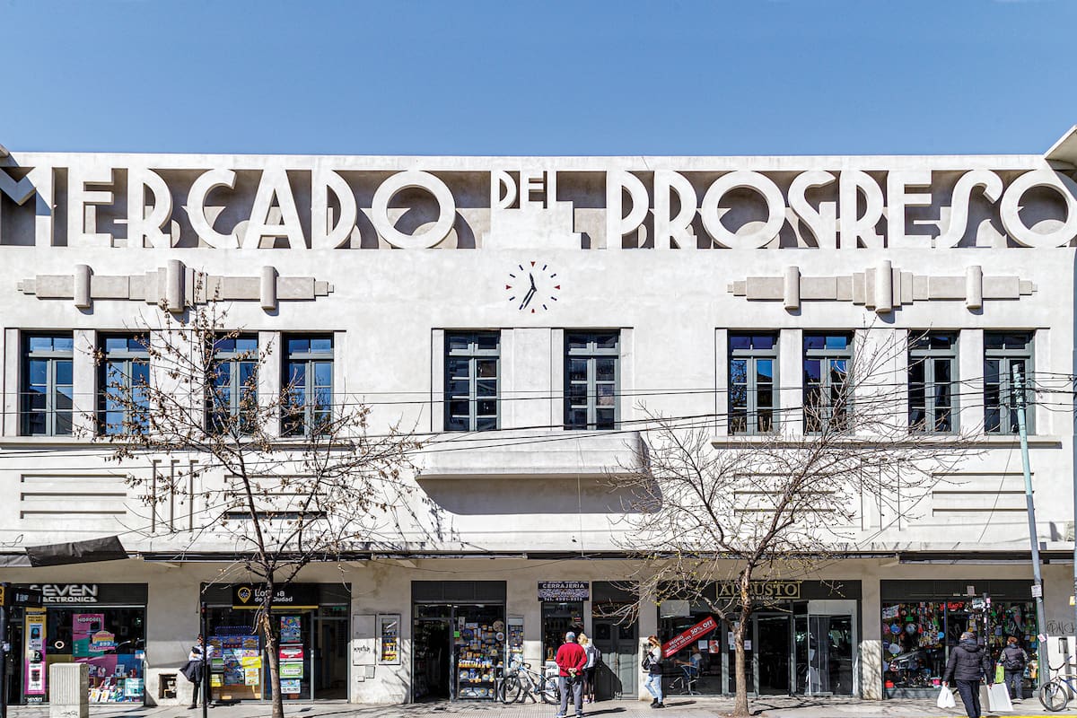 Foto de la fachada del mercado El Progreso, en Caballito.