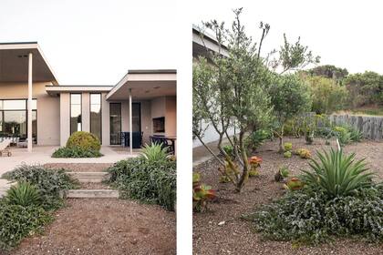 Foto de la izquierda: Escalera con romeros rastreros y agaves. Se destaca la gran bocha de buxus que acompaña la arquitectura. Foto de la derecha: Parte del cantero en forma de “L” se funde con el paisaje circundante.
