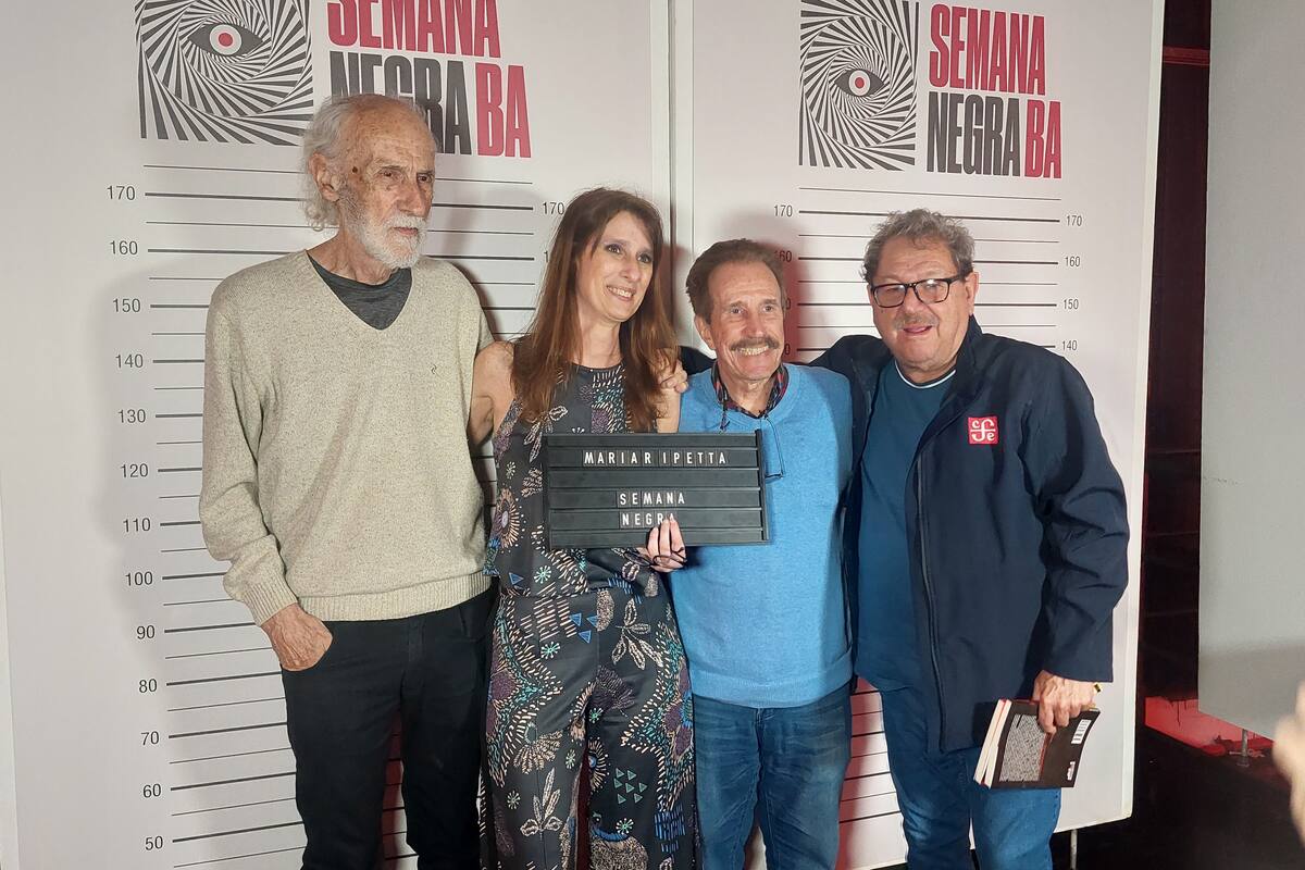Foto de prontuario con Guillermo Orsi, María Helena Ripetta, Rodolfo Pérez Valero y Paco Taibo II en la Semana Negra BA