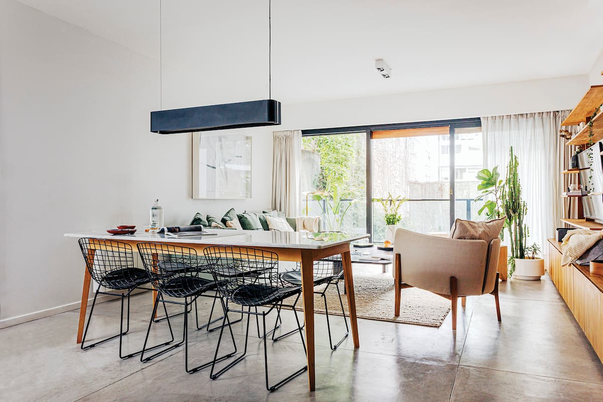 Foto de un comedor integrado al living de un depto.