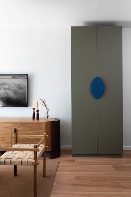 Mueble separador de espacios (Simplo Studio). Pisos alemanes (Wood Almond). Pintura (Sinteplast0022).