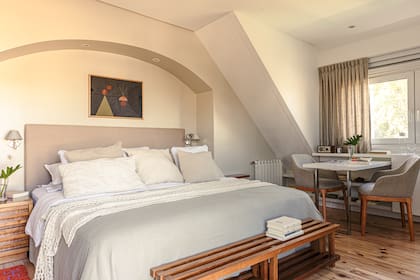 Banco en pie de cama (Estudio Wahnon).
