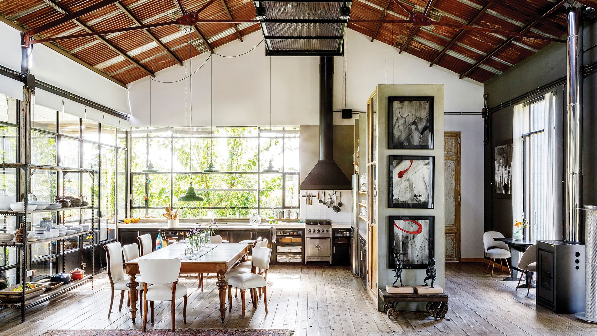 Foto de un living-comedor integrado con la cocina.