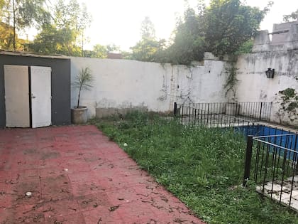 ANTES: la parrilla estaba en el lateral, delante de la ventana del living.