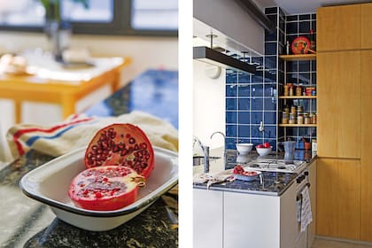 El estudio Von Mädchen diseñó el artefacto de chapa plegada con placa de policarbonato y tira de luces led. Los azulejos se eligieron oscuros para bajar tanta luz natural y para destacar el mueble de kiri.