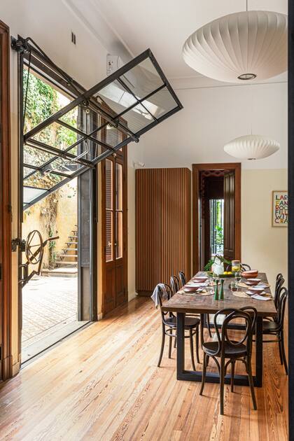 Se abre la ventana y la cocina se convierte en galería.