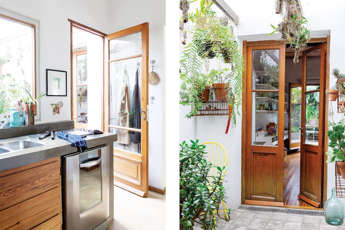 Foto de una cocina con salida a un patio interno.