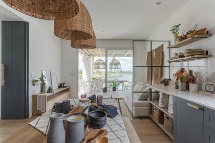 Muebles, textiles, utensilios y accesorios, todo de Sol Palou Deco.