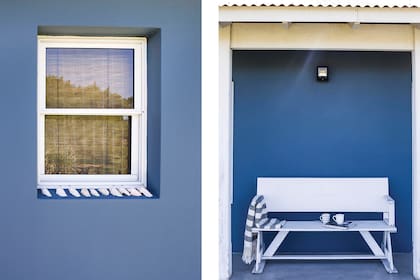La combinación de azul y blanco remite inmediatamente al mar. Es el único color oscuro que se usó porque son los que más padecen el clima costero.