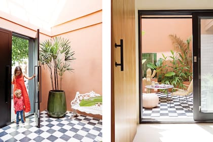 Puerta (Estudio Trama). Banco heredado y maceta (Moebius Studio). Piso (Emporio Zamudio). "El blanco y el negro siempre ayudan a resaltar los colores que se eligen en un ambiente", dice la arq. Real.