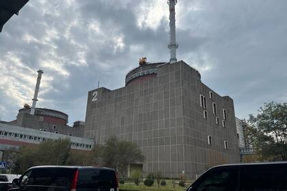 Foto de una visita de una misión del OIEA a la central nuclear de Zaporiyia