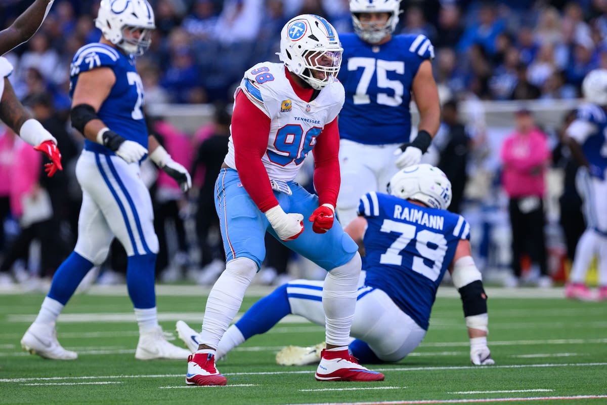 Foto del 18 de octubre del 2026, el tackle defensivo de los Titans de Tennessee Jeffery Simmons cele