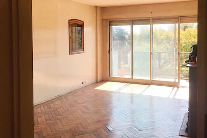 Para optimizar el uso del espacio se eliminaron los nichos y la chimenea, de modo que no limitara tanto la distribución de los muebles.